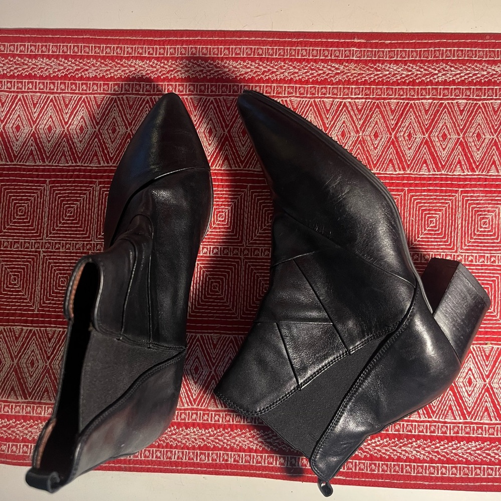 Hispanitas black booties